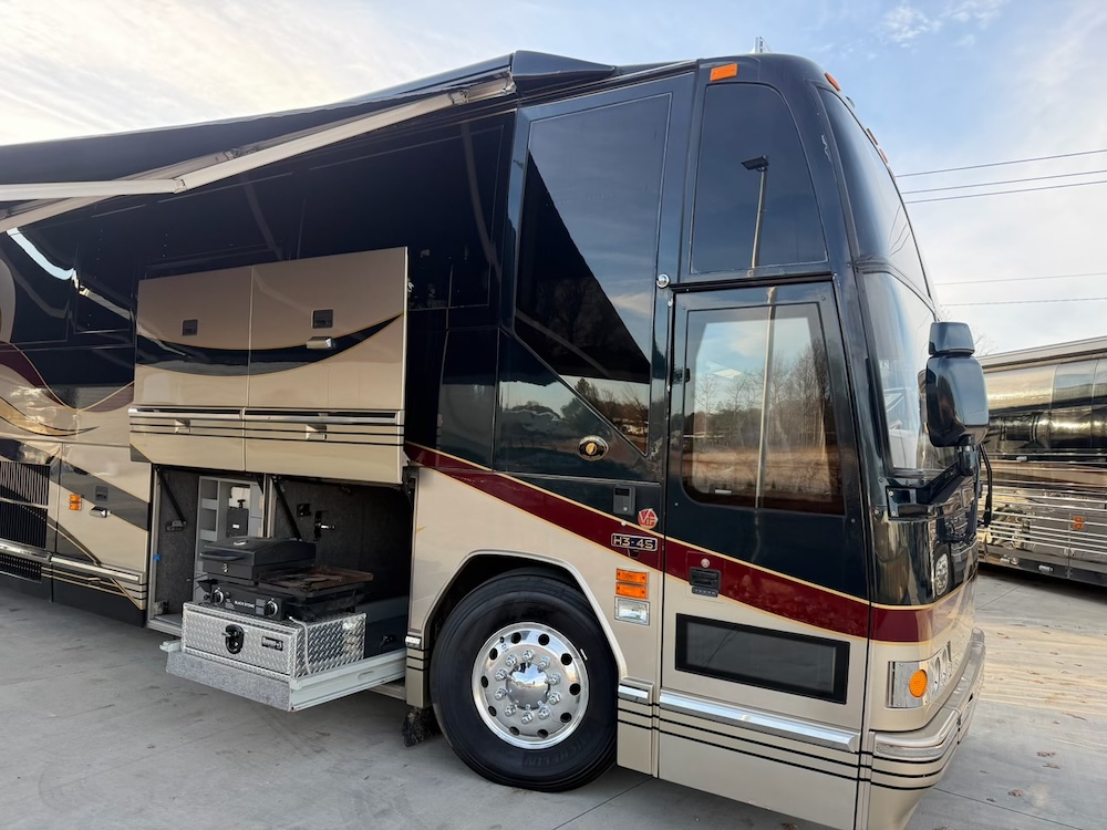 2002 Prevost Featherlite H3-45 For Sale