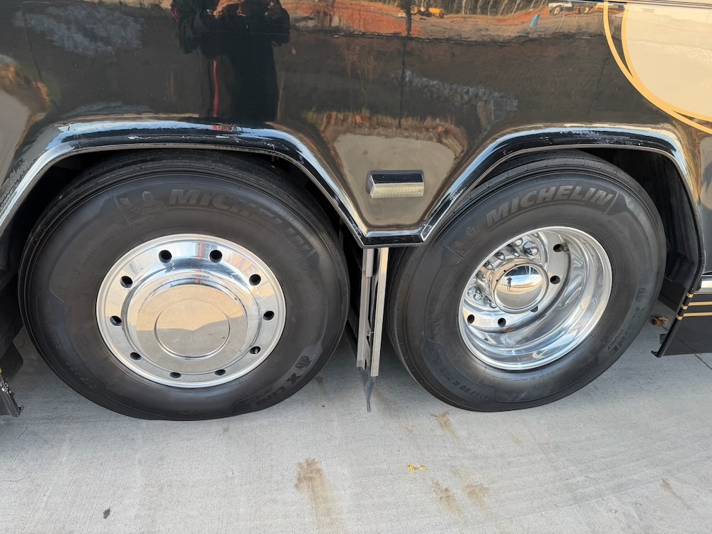 2002 Prevost Featherlite H3-45 For Sale