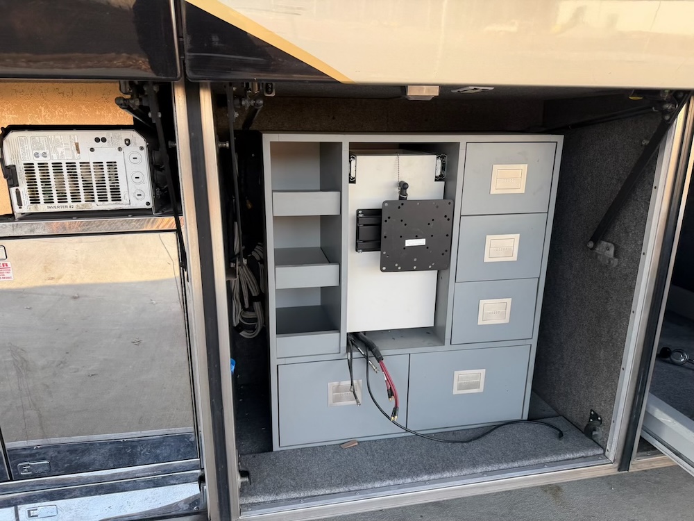 2002 Prevost Featherlite H3-45 For Sale