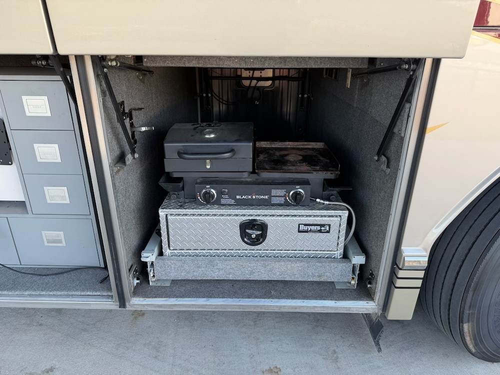 2002 Prevost Featherlite H3-45 For Sale