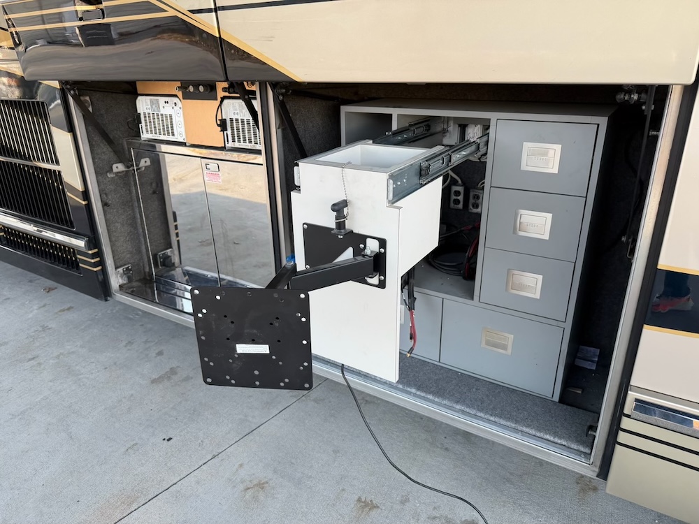 2002 Prevost Featherlite H3-45 For Sale