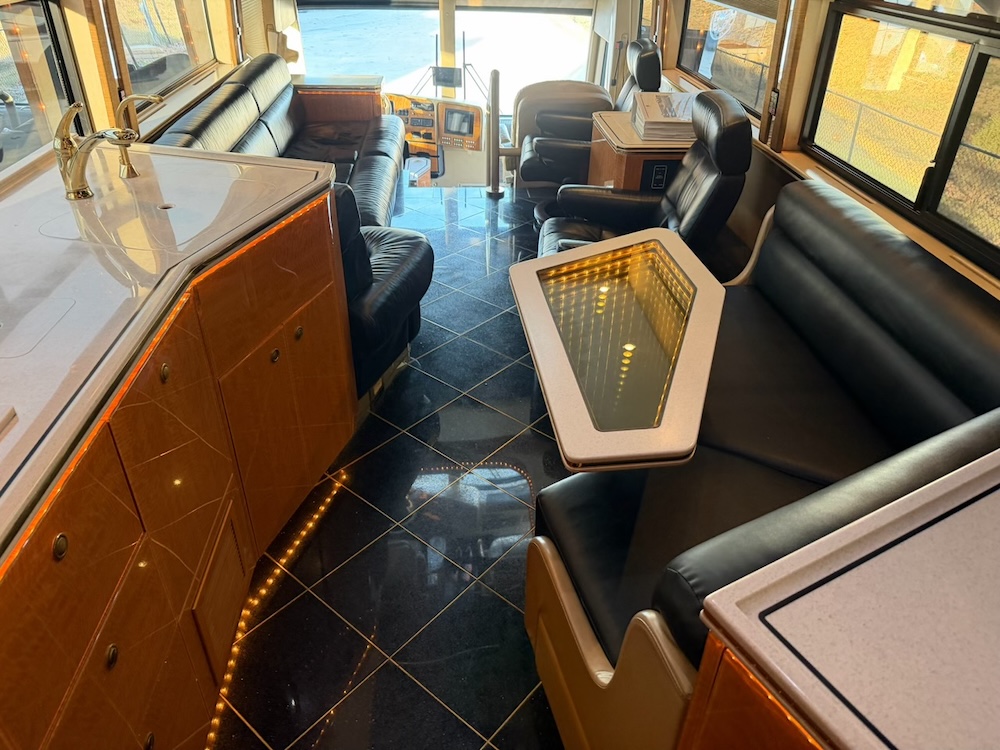 2002 Prevost Featherlite H3-45 For Sale