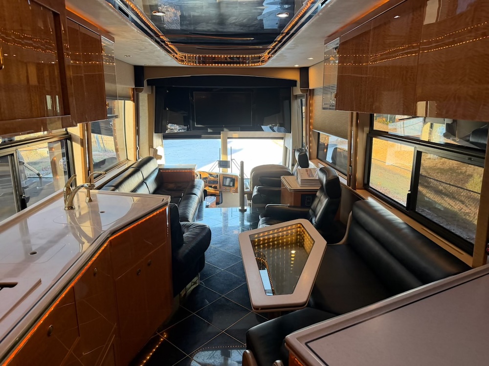 2002 Prevost Featherlite H3-45 For Sale