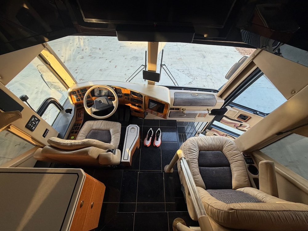 2002 Prevost Featherlite H3-45 For Sale