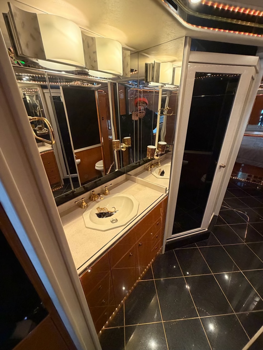 2002 Prevost Featherlite H3-45 For Sale