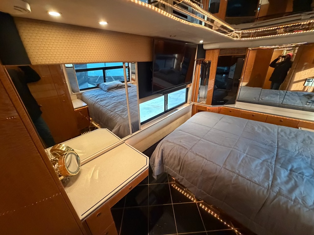2002 Prevost Featherlite H3-45 For Sale