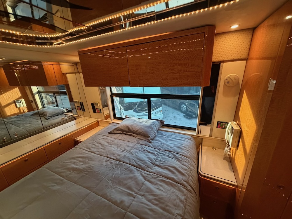 2002 Prevost Featherlite H3-45 For Sale