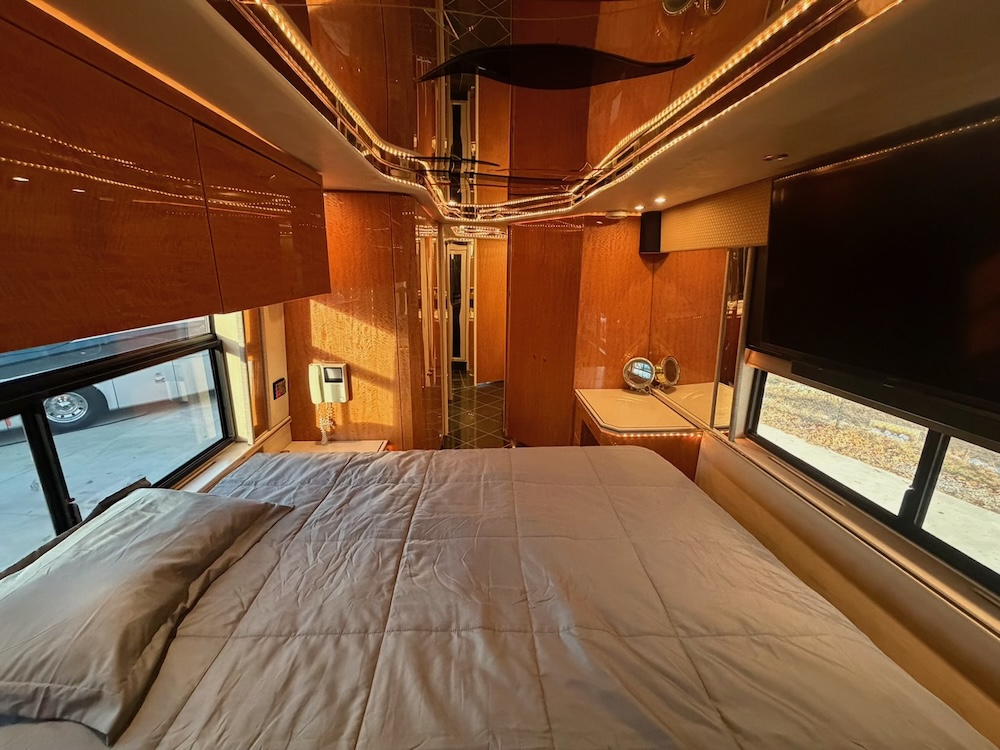 2002 Prevost Featherlite H3-45 For Sale