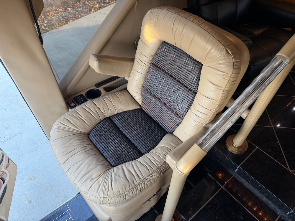 2002 Prevost Featherlite H3-45 For Sale