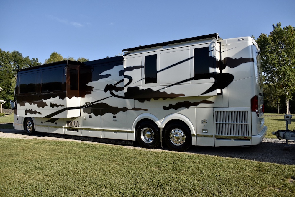 2003 Prevost Featherlite H3-45 For Sale