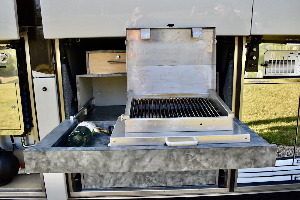 2003 Prevost Featherlite H3-45 For Sale