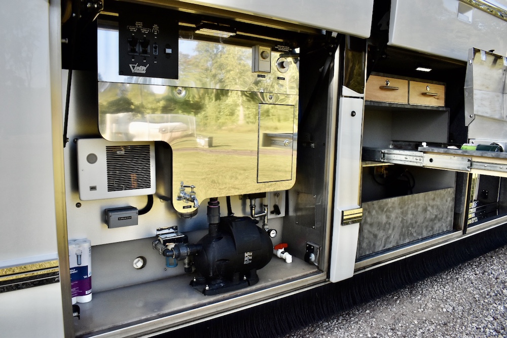 2003 Prevost Featherlite H3-45 For Sale
