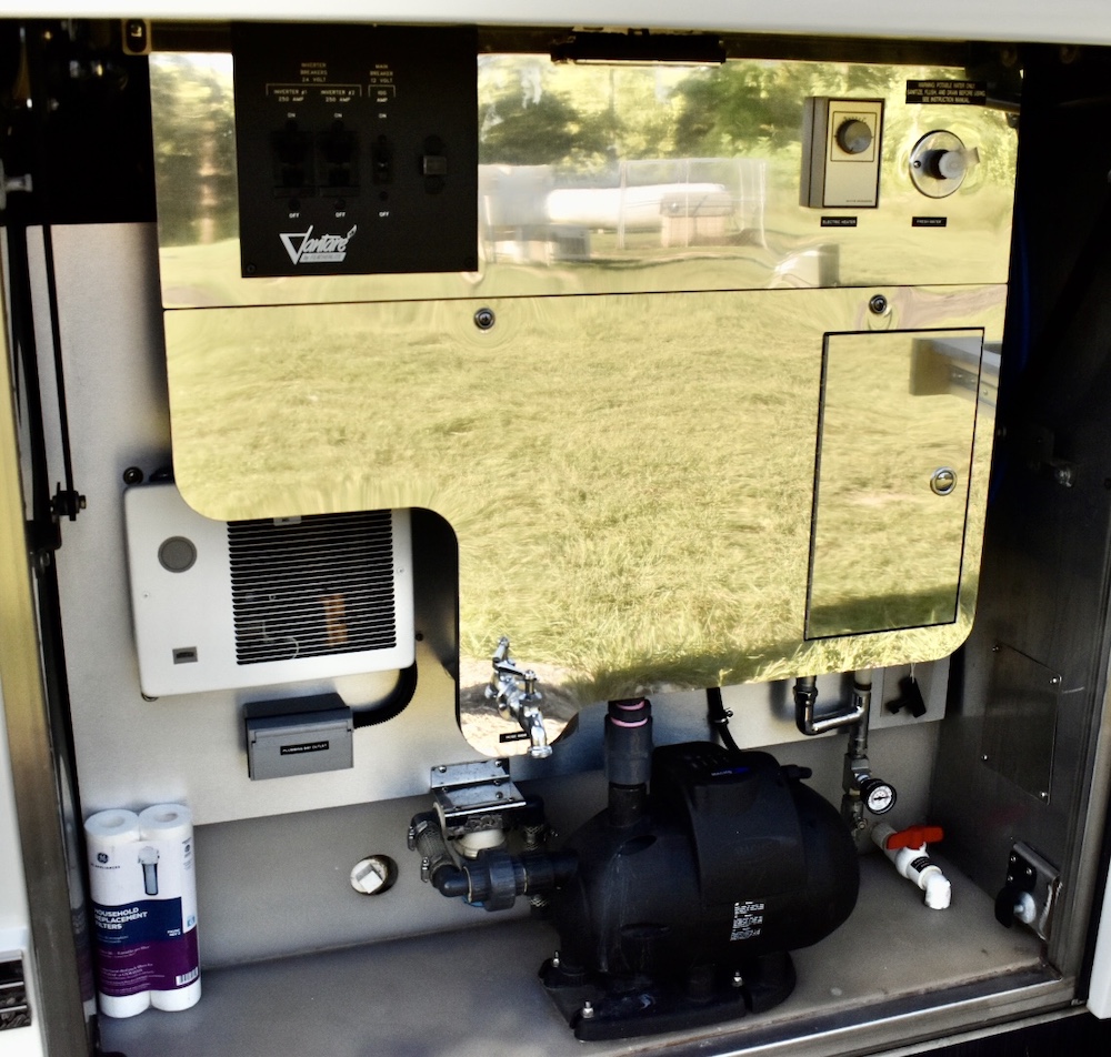 2003 Prevost Featherlite H3-45 For Sale