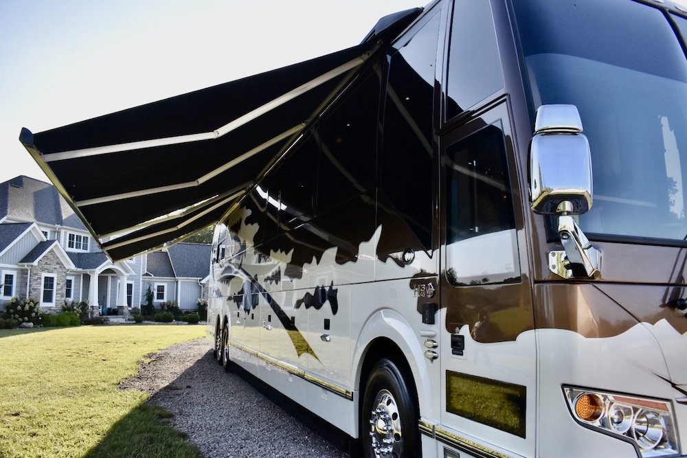 2003 Prevost Featherlite H3-45 For Sale