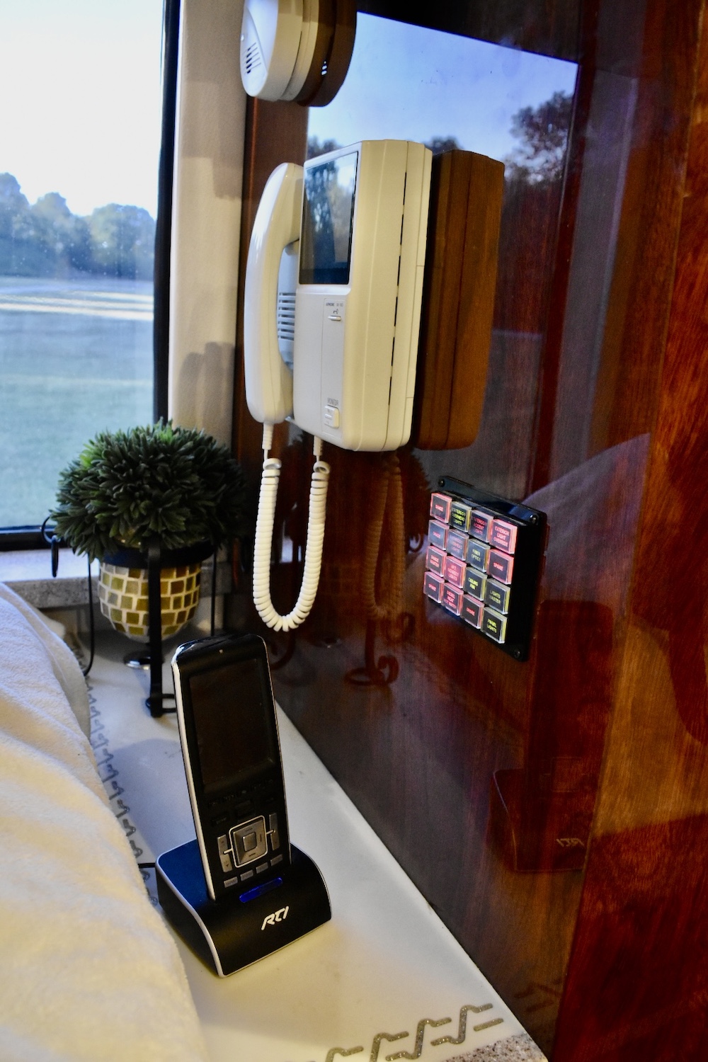 2003 Prevost Featherlite H3-45 For Sale