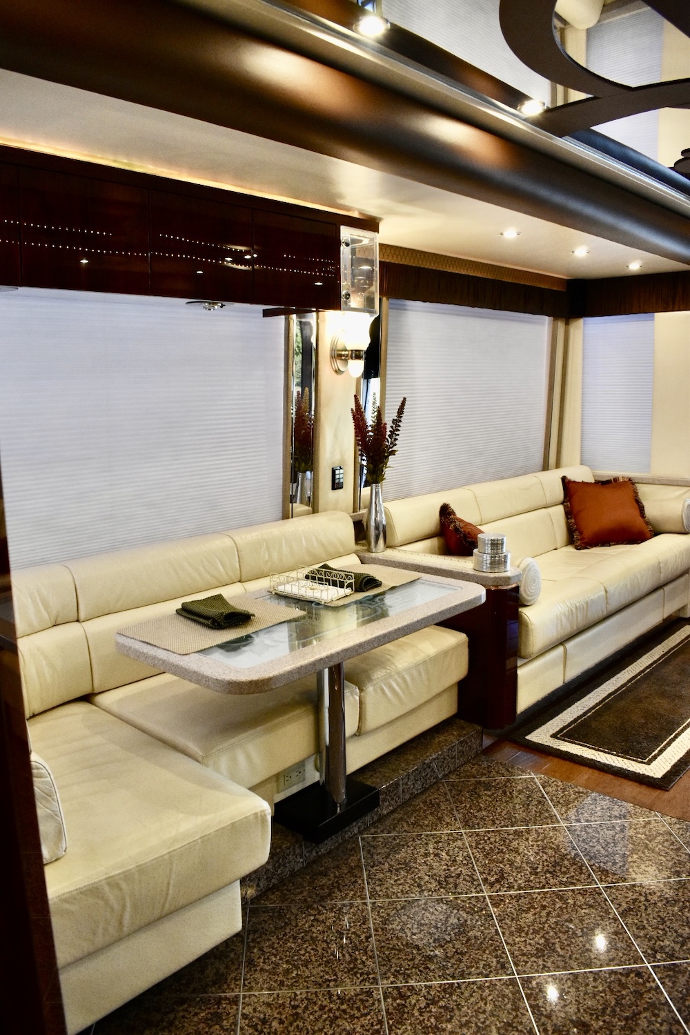 2003 Prevost Featherlite H3-45 For Sale