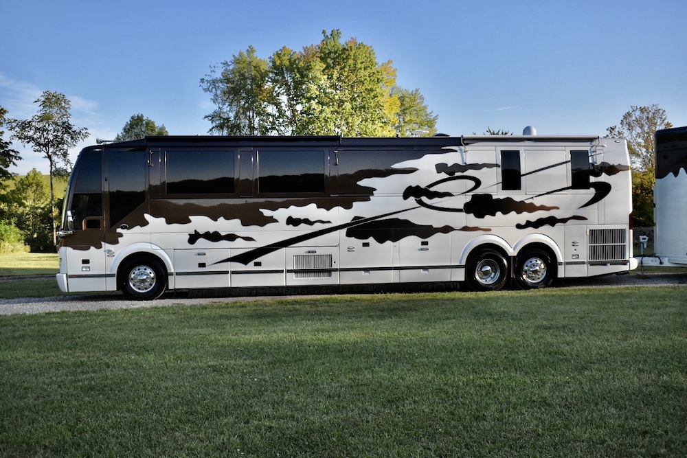 2003 Prevost Featherlite H3-45 For Sale