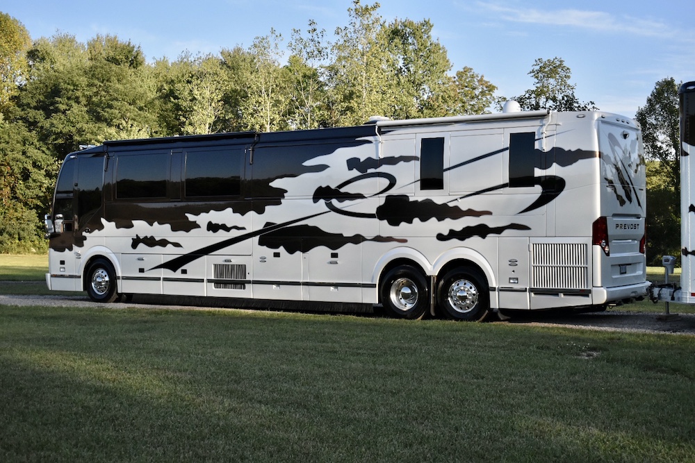 2003 Prevost Featherlite H3-45 For Sale