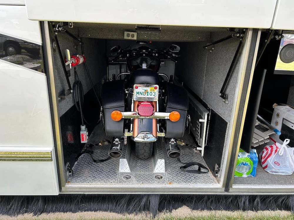 2003 Prevost Featherlite H3-45 For Sale