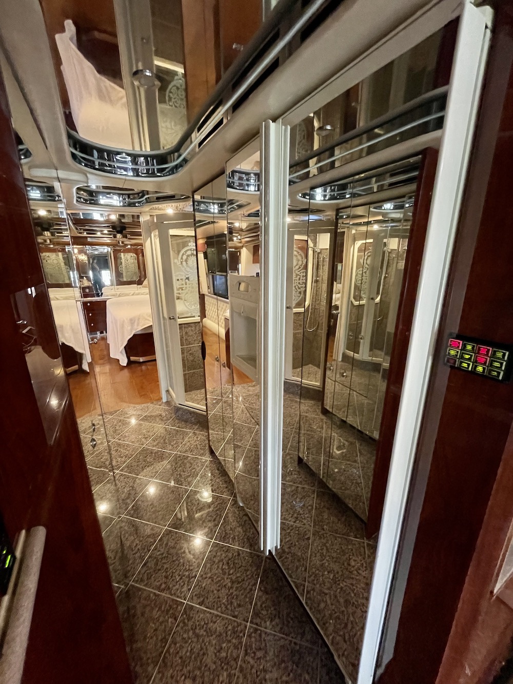 2003 Prevost Featherlite H3-45 For Sale