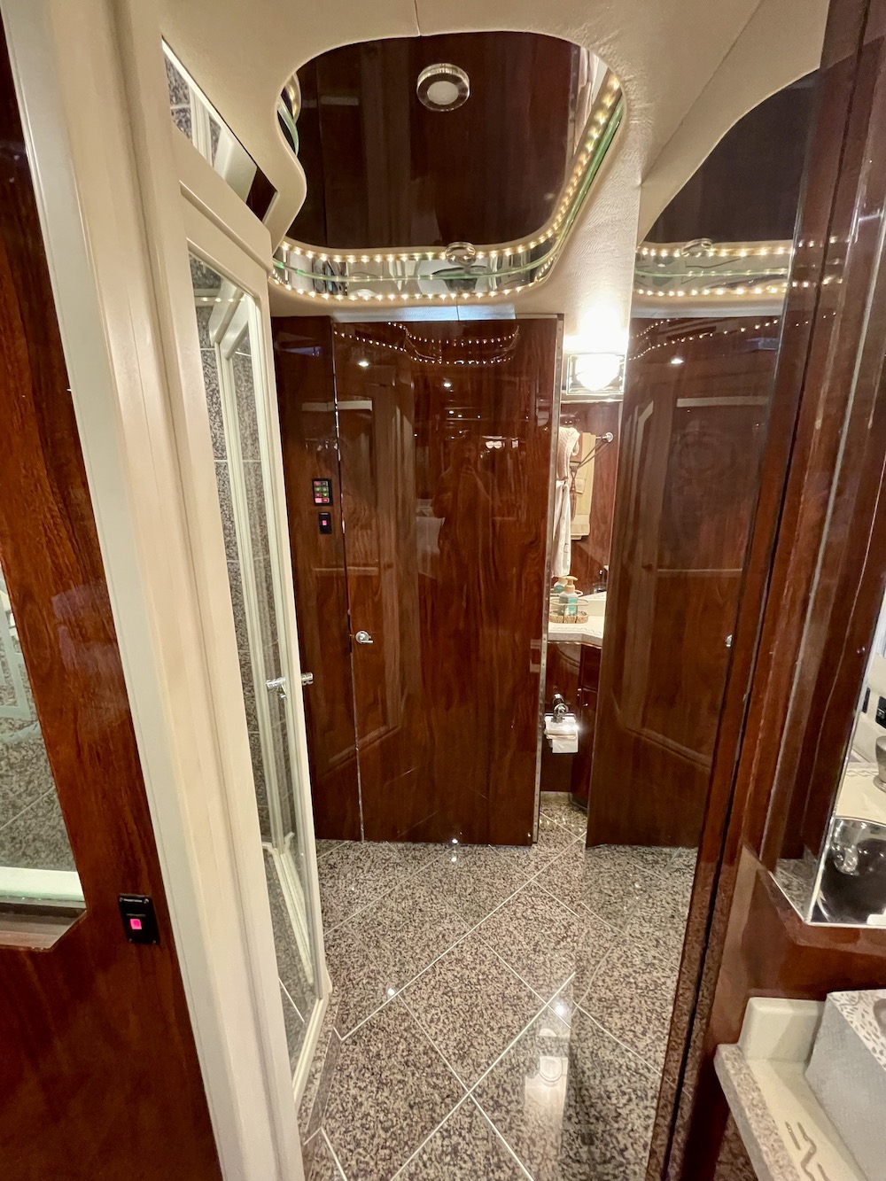 2003 Prevost Featherlite H3-45 For Sale