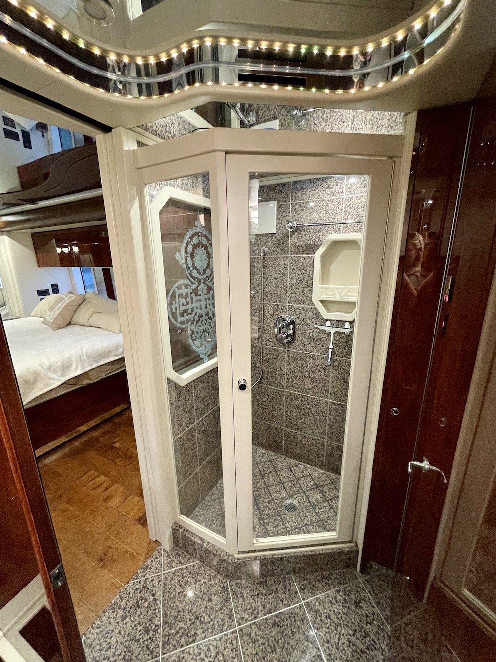 2003 Prevost Featherlite H3-45 For Sale