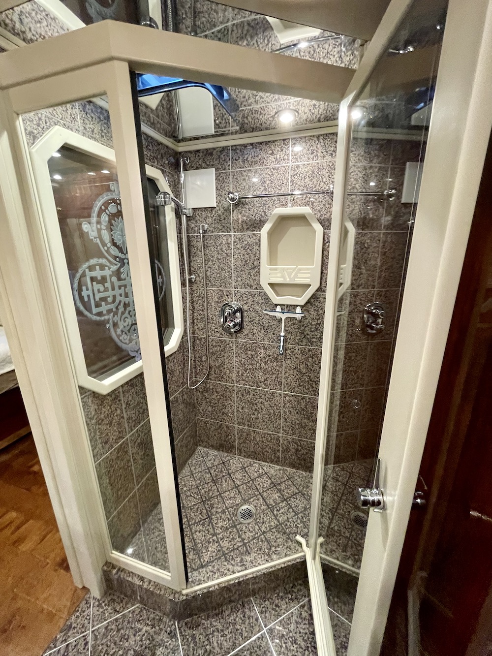 2003 Prevost Featherlite H3-45 For Sale