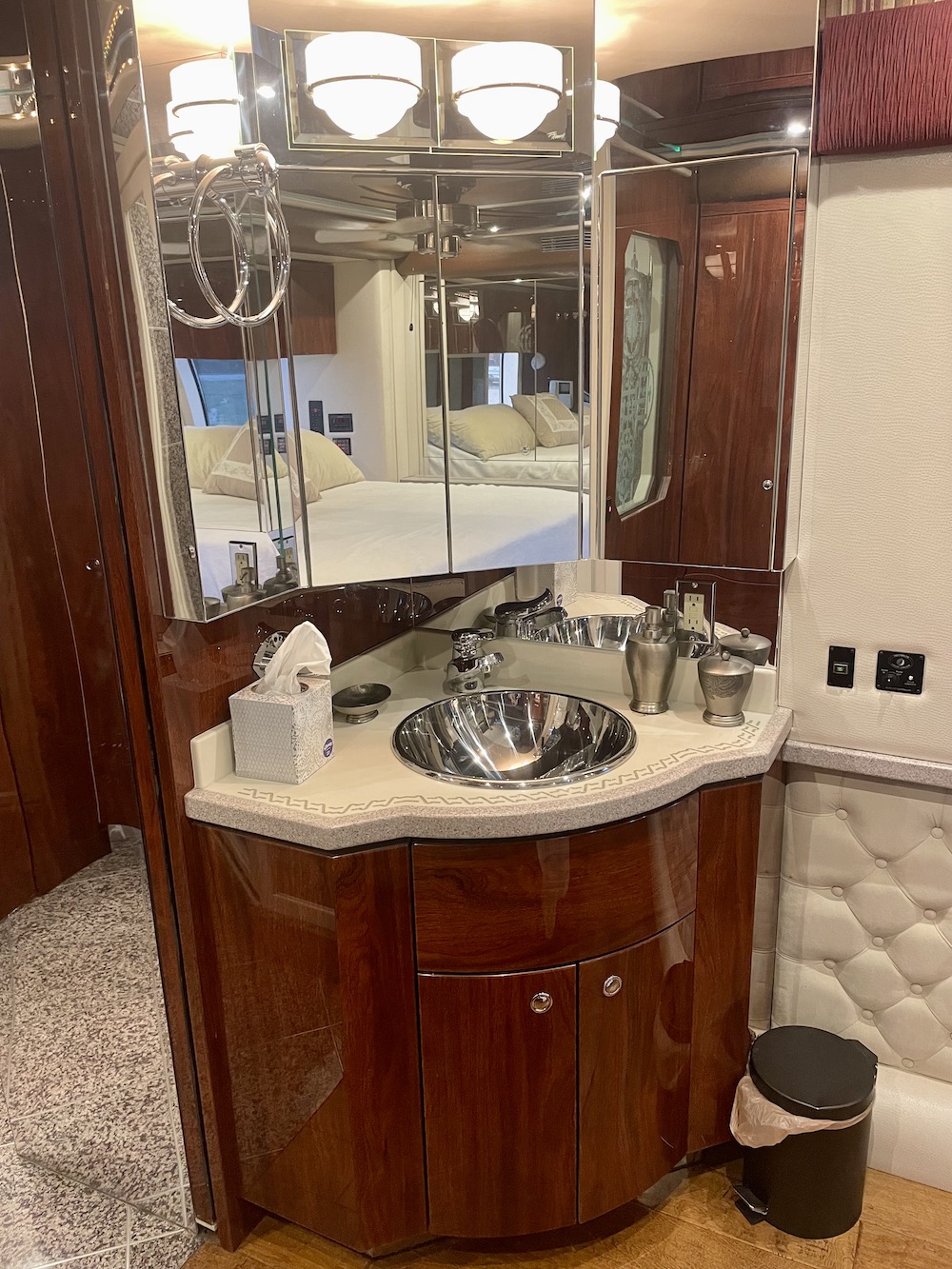 2003 Prevost Featherlite H3-45 For Sale