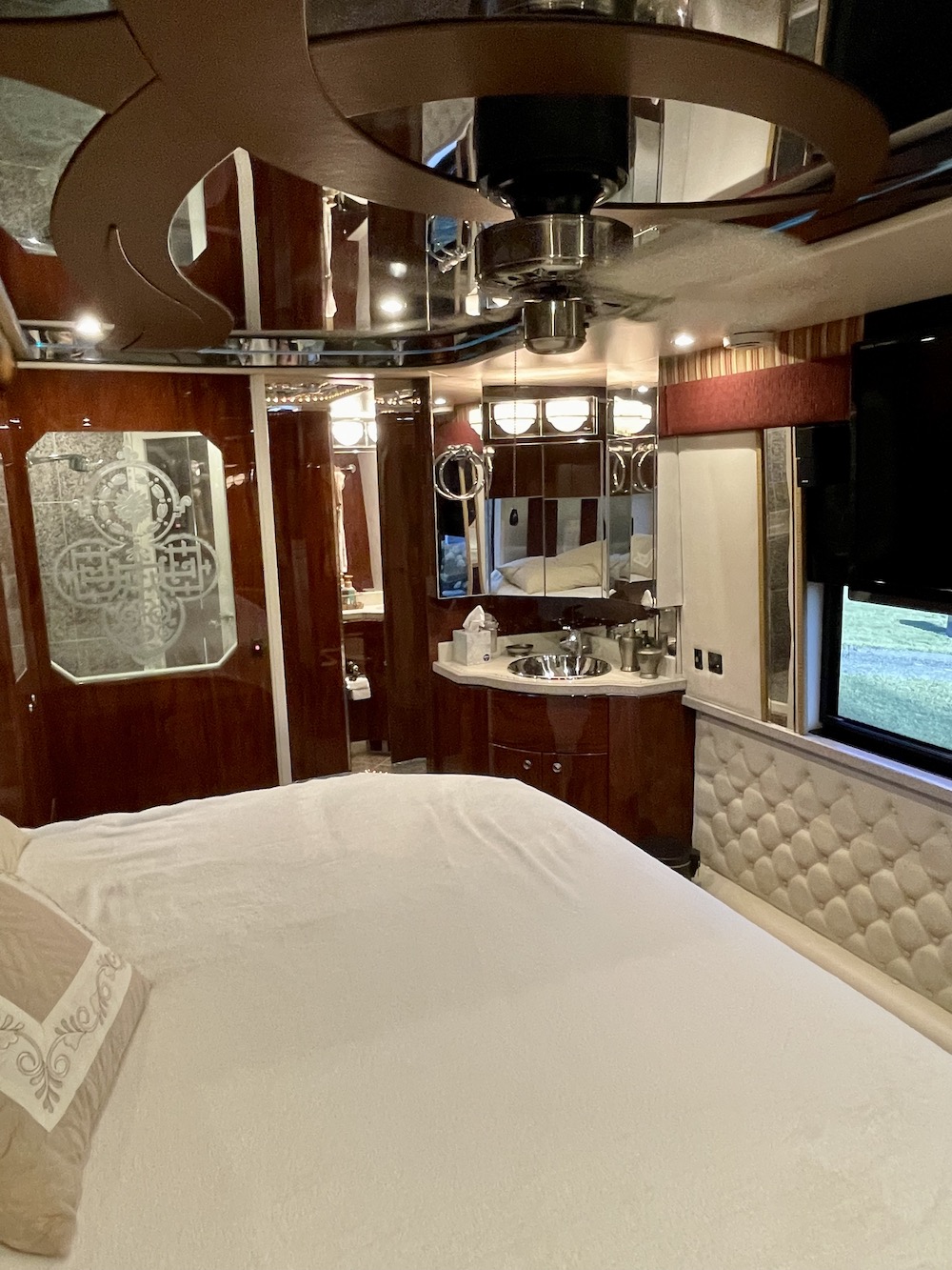 2003 Prevost Featherlite H3-45 For Sale