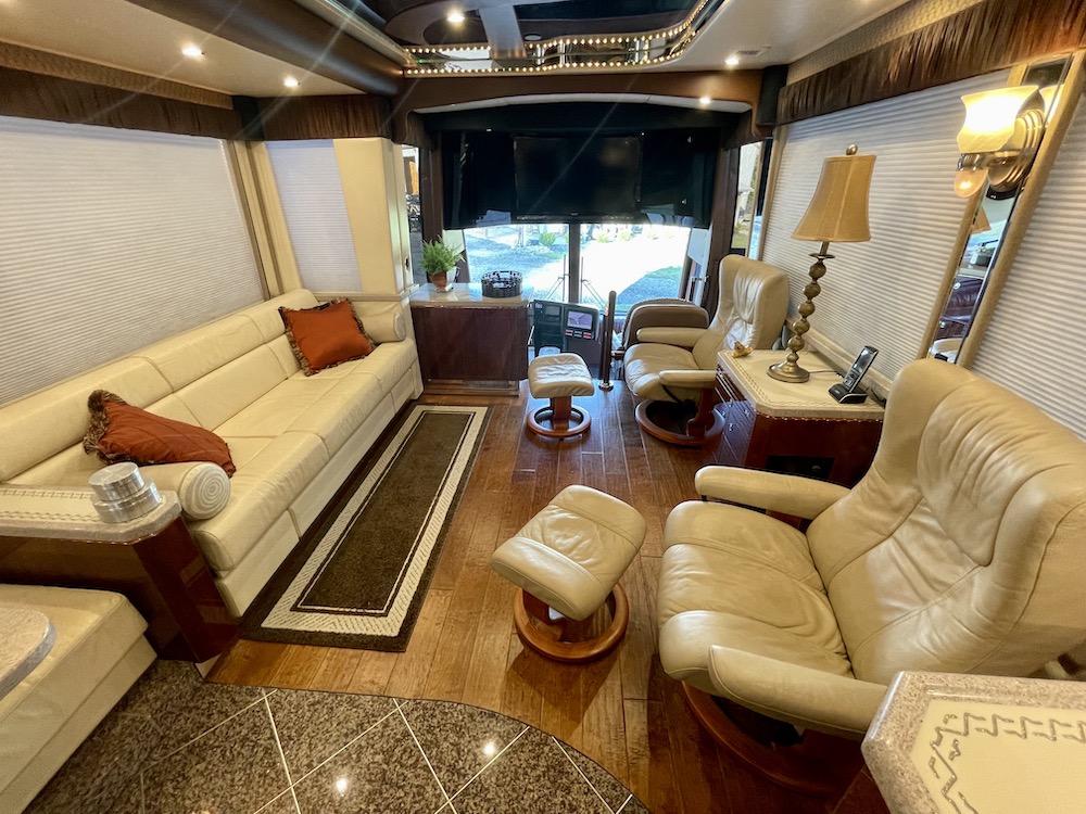 2003 Prevost Featherlite H3-45 For Sale