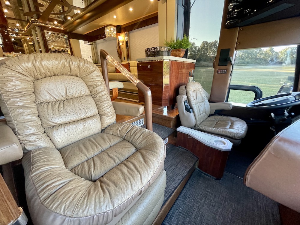 2003 Prevost Featherlite H3-45 For Sale