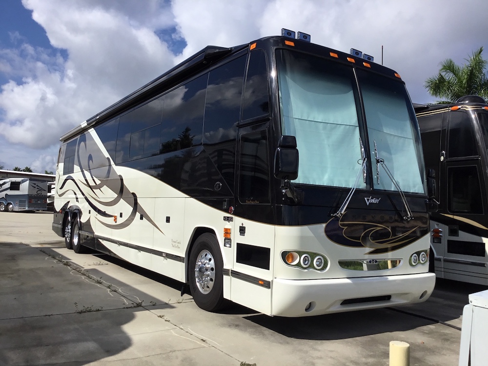 2003 Prevost Featherlite H3-45 For Sale