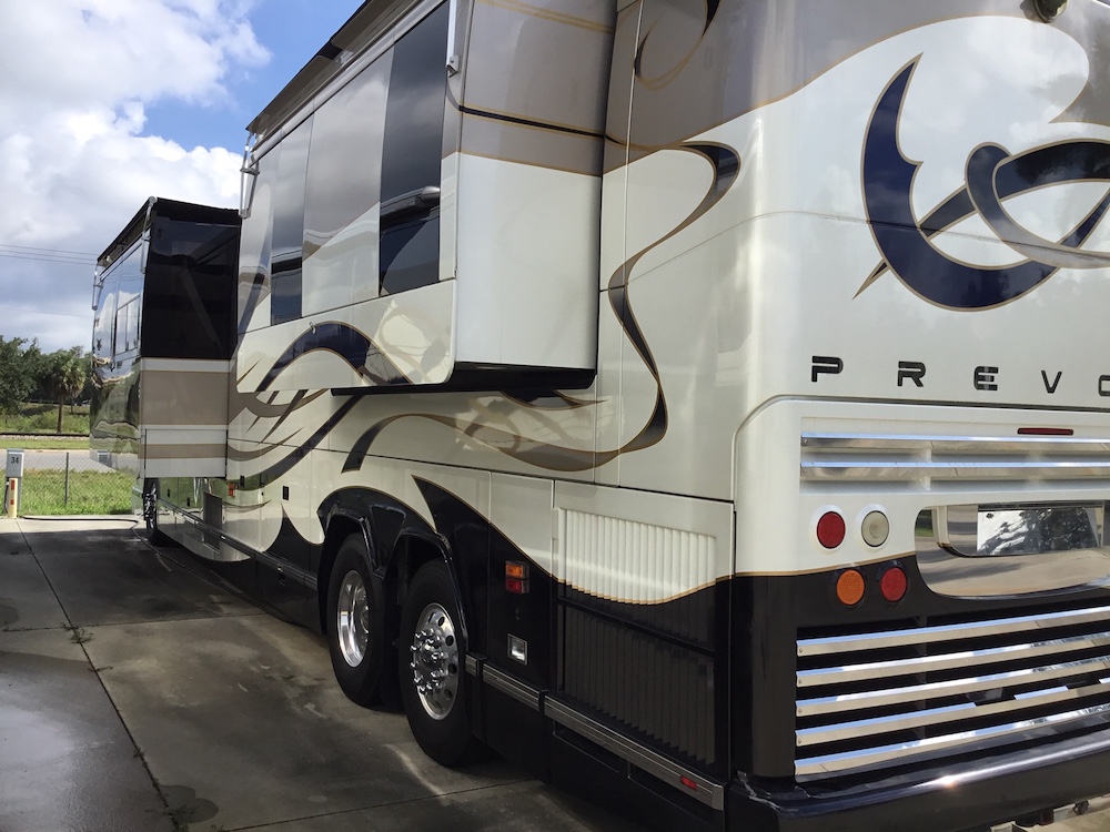 2003 Prevost Featherlite H3-45 For Sale