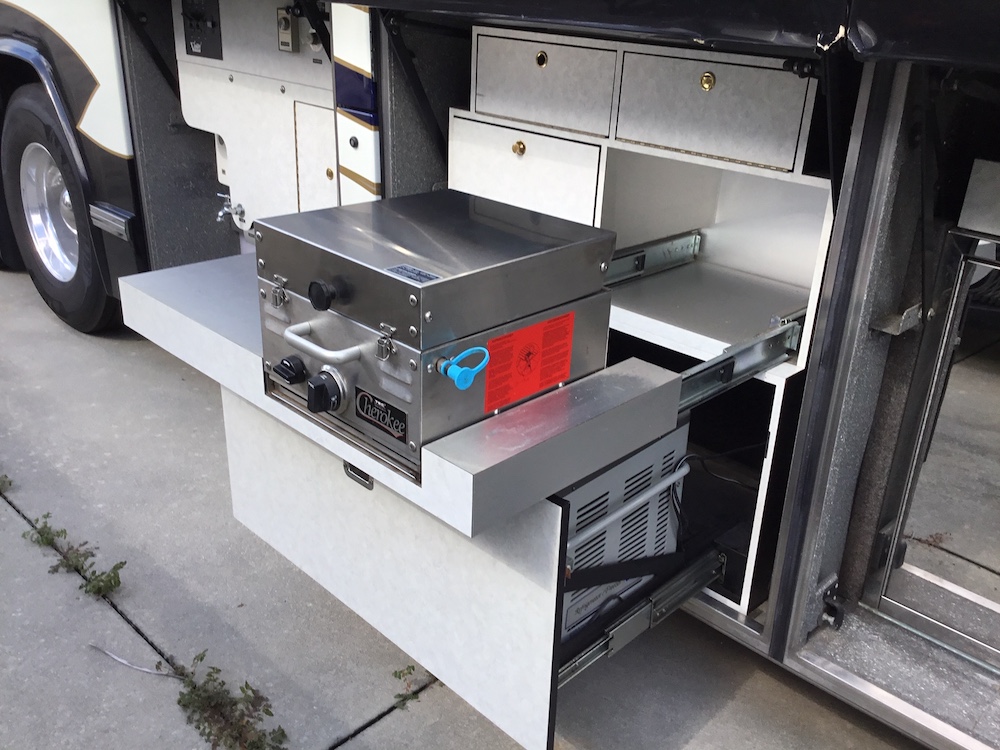 2003 Prevost Featherlite H3-45 For Sale