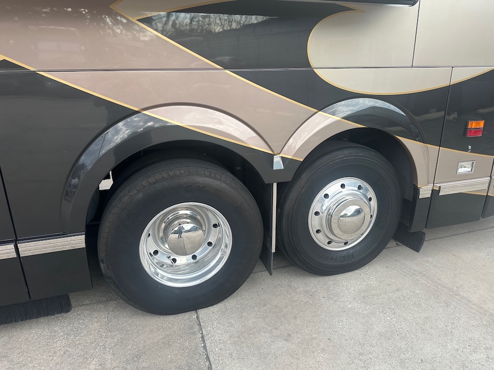 2003 Prevost Featherlite H3-45 For Sale