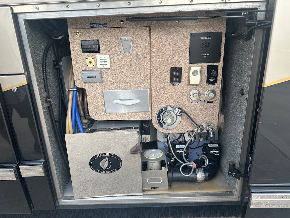 2003 Prevost Featherlite H3-45 For Sale