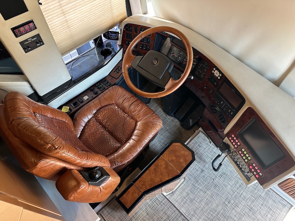 2003 Prevost Featherlite H3-45 For Sale