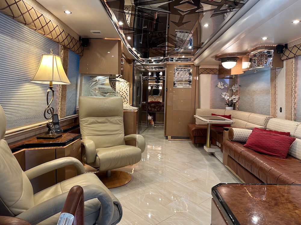 2003 Prevost Featherlite H3-45 For Sale