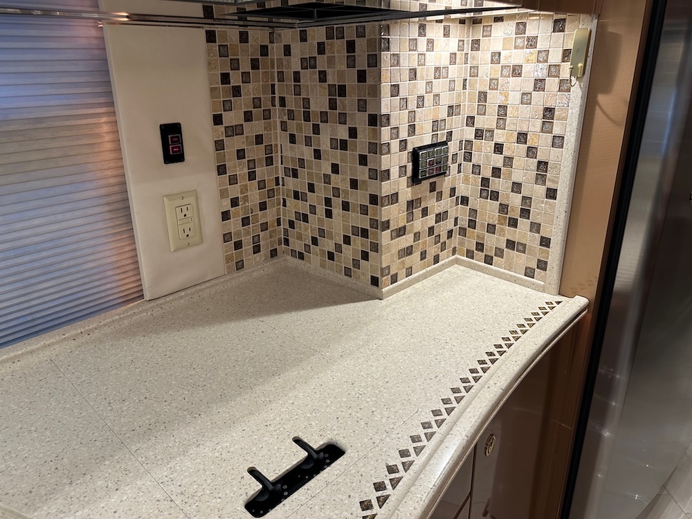 2003 Prevost Featherlite H3-45 For Sale