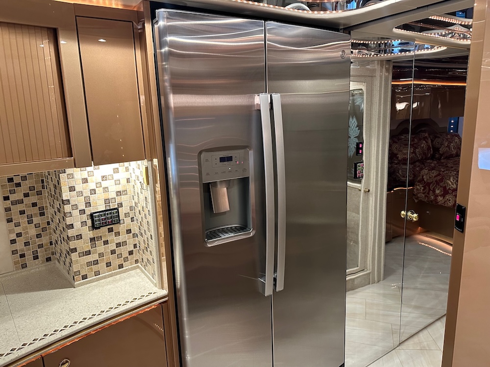 2003 Prevost Featherlite H3-45 For Sale