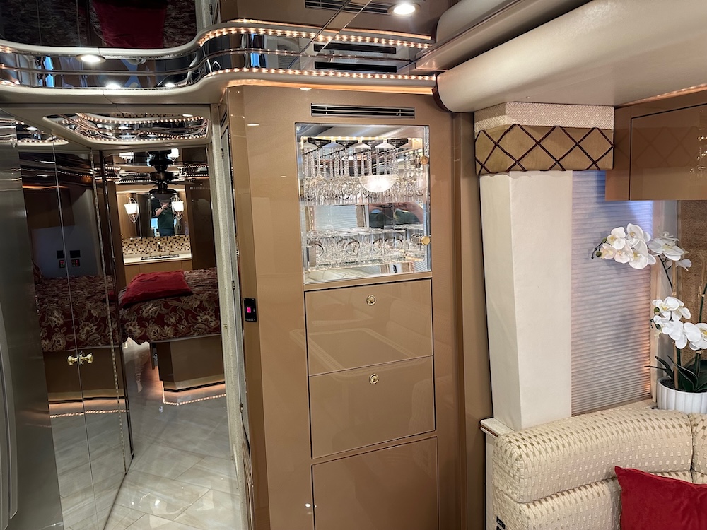 2003 Prevost Featherlite H3-45 For Sale