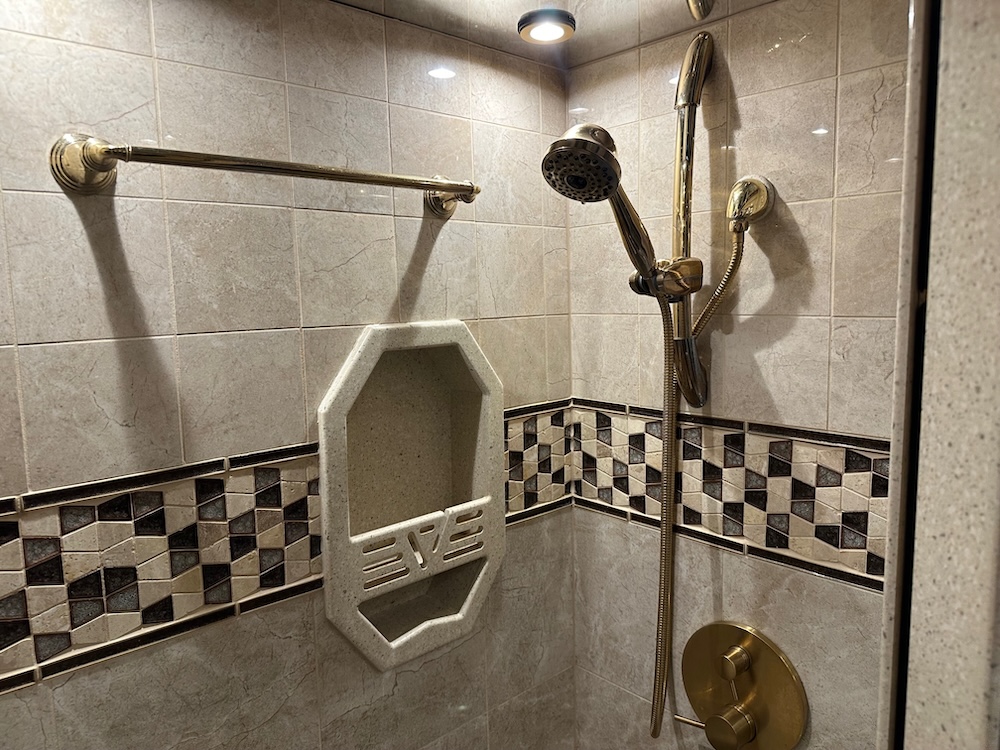 2003 Prevost Featherlite H3-45 For Sale