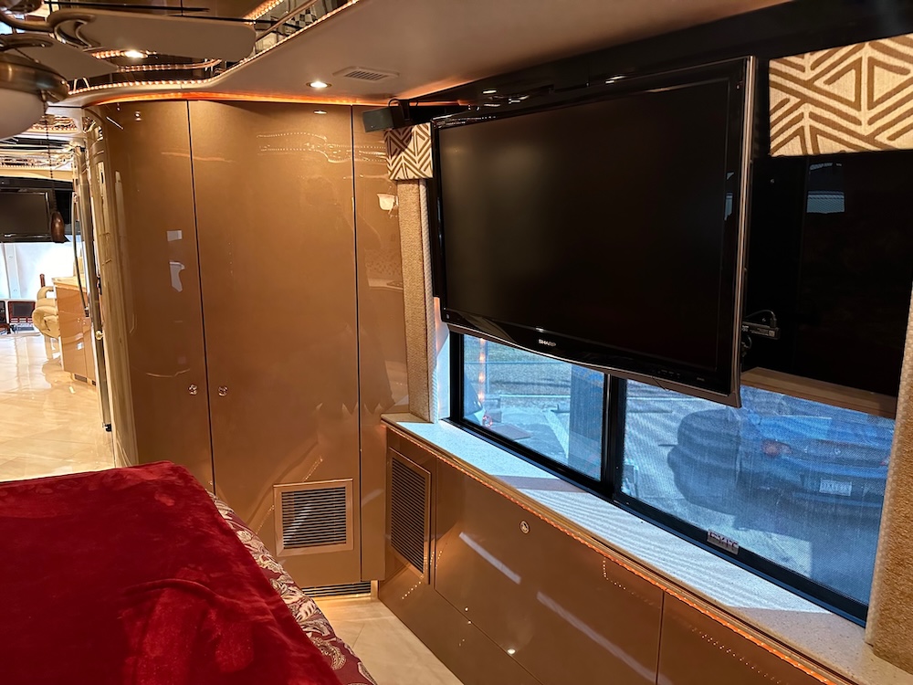 2003 Prevost Featherlite H3-45 For Sale