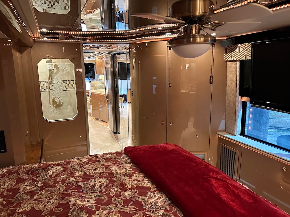 2003 Prevost Featherlite H3-45 For Sale