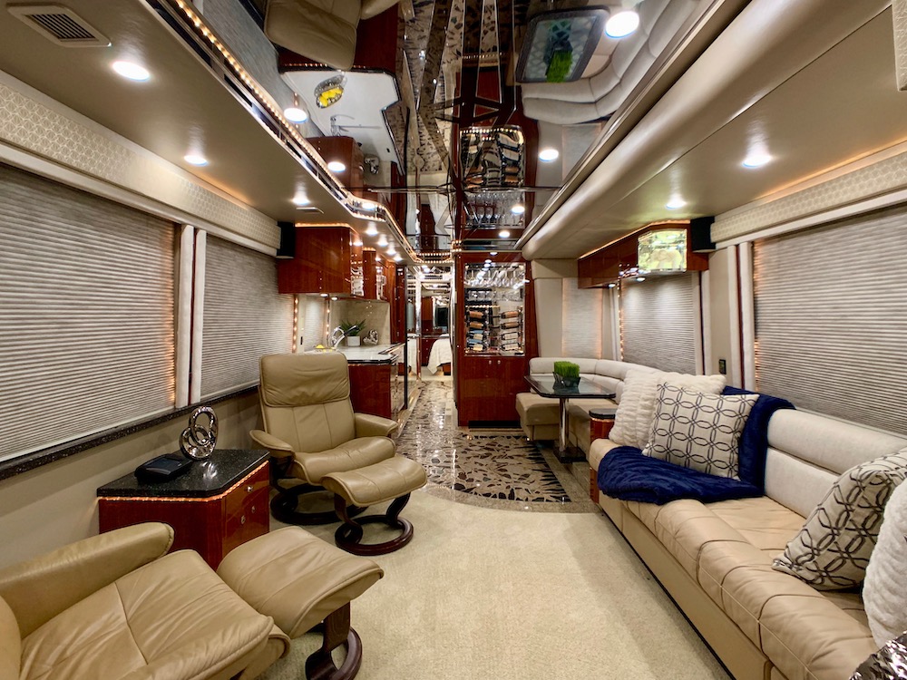 2003 Prevost Featherlite H3-45 For Sale