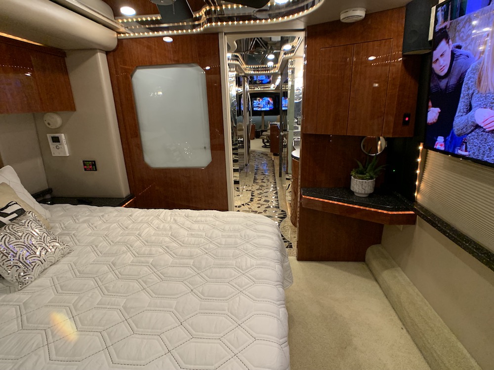 2003 Prevost Featherlite H3-45 For Sale