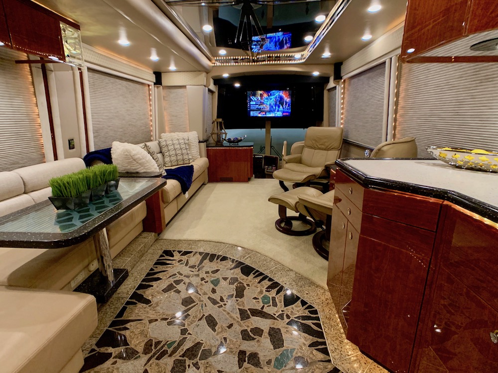 2003 Prevost Featherlite H3-45 For Sale