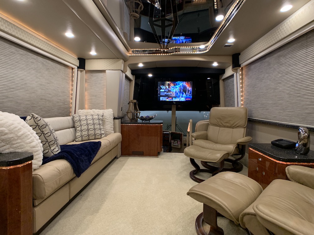 2003 Prevost Featherlite H3-45 For Sale