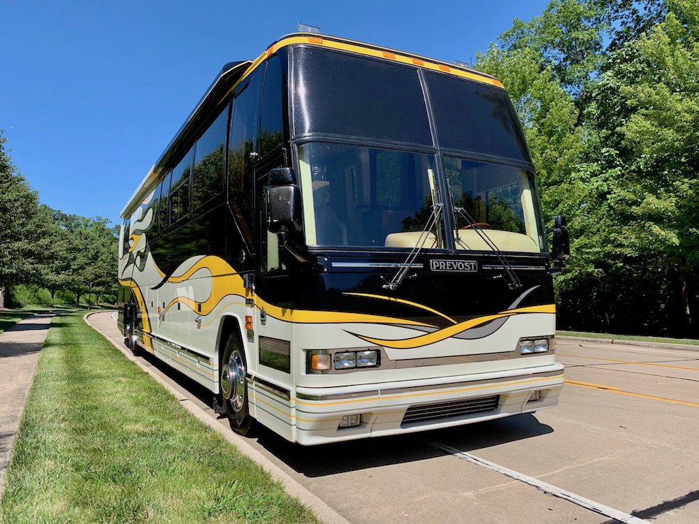 2003 Prevost Featherlite H3-45 For Sale