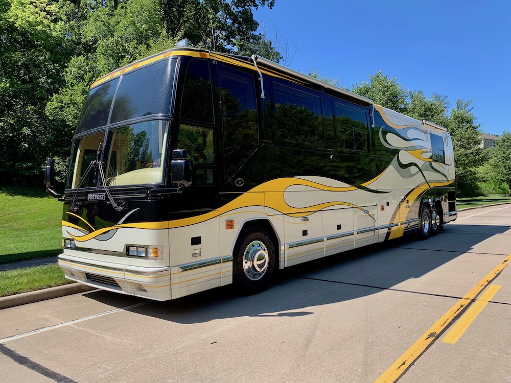 2003 Prevost Featherlite H3-45 For Sale